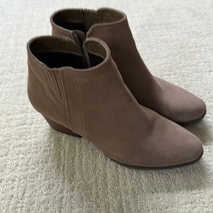 Blonde Valli Waterproof Bootie 8.5M
